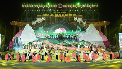 Revisión preliminar del Programa de Arte para inaugurar la Semana de Turismo y Cultura de Lai Chau 2025