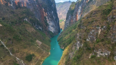 Fascinerad av landskapet på den "gröna sidenremsan" vid foten av Tu San-gränden