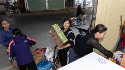গিয়া লোক থেকে বন্যা কবলিত ডাক লাক এলাকায় রাতভর একটি দাতব্য বাস ভ্রমণ