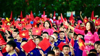 Sekolah di Hanoi dibenarkan mengenakan caj 12,000 VND/jam jika ibu bapa mengambil anak mereka lewat.