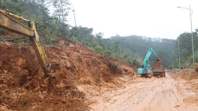 בכביש הלאומי שמנוהל על ידי היישוב עדיין יש 15 פקקי תנועה עקב שיטפונות.