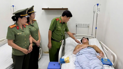 Công an TPHCM thăm hỏi cán bộ bị thương khi làm nhiệm vụ cứu trợ tại Đắk Lắk