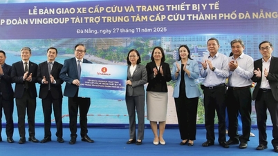 Da Nang menerima 15 ambulans modern yang disponsori oleh Vingroup Corporation