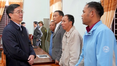 सिटी पार्टी कमेटी के सचिव गुयेन दिन्ह ट्रुंग ने सीधे तौर पर लोगों की प्रत्येक प्रतिक्रिया का जवाब दिया और स्पष्टीकरण दिया।