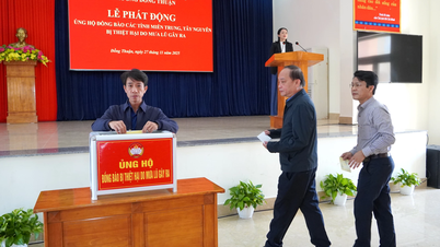 אנשים רבים ברובע דונג ת'ואן תומכים באנשים באזורים המרכזיים והרמות המרכזיות שסבלו נזקים עקב שיטפונות.