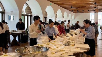 বন্যাদুর্গত এলাকার মানুষের জন্য প্রতিদিন ৬,০০০ খাবারের ব্যবস্থা করছে দাতব্য রান্নাঘর