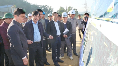 Le vice-ministre de la Construction, Le Anh Tuan, inspecte l'avancement des travaux du projet d'autoroute Cho Moi - Bac Kan.