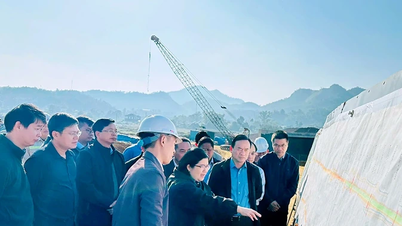 Vice Chairman of the Provincial People's Committee Quach Tat Liem inspected the progress of the Hoa Binh - Moc Chau Expressway project.