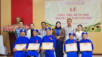 نظمت بلدية هوا دين احتفالًا بطول العمر لـ 76 من كبار السن