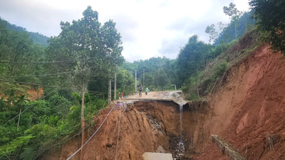 Quang Ngai ruft aufgrund von Regen und Überschwemmungen auf den Straßen den Naturkatastrophennotstand aus.