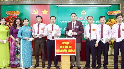 El Banco de Política Social de la provincia de Dong Nai realiza una donación para ayudar a las víctimas de las inundaciones