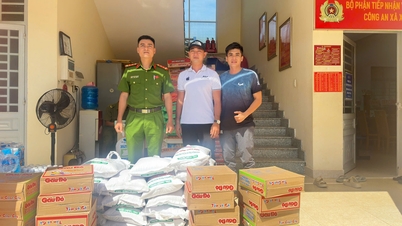 Xuan Bac kommune slår seg sammen for å støtte folk i flomrammede områder