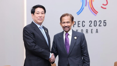 Brunei szultánja állami látogatást tesz Vietnámban.