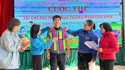 Evaluatie van producten die deelnemen aan de wedstrijd "Recycling van plastic afval tot reddingsboeien"