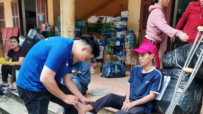 Lekarz z Ho Chi Minh City poruszył sprawę nauczyciela dotkniętego powodzią