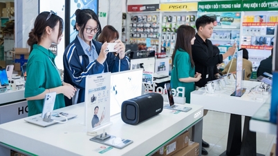 Vendredi noir : téléphones et ordinateurs portables soldés à prix cassés (des millions de dongs), les revendeurs offrent des iPhones