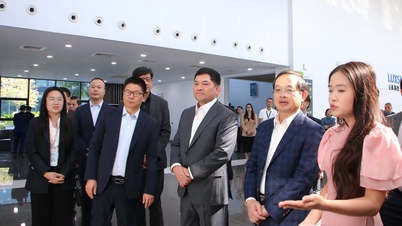 省党書記のグエン・ホン・タイ氏は、工業団地内の多くの企業と協力している。