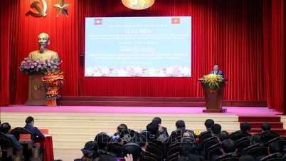 Vietnam'da Laos Demokratik Halk Cumhuriyeti Ulusal Günü'nün 50. Yıldönümü Kutlaması