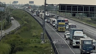 תאונות מרובות, כביש מהיר הו צ'י מין סיטי - טרונג לואונג עמוס במשך זמן רב
