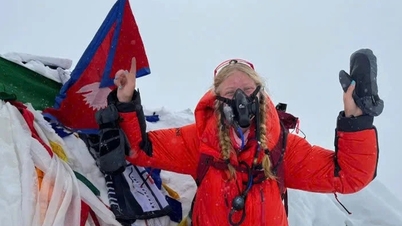 ১৭ বছর বয়সী মেয়ে এভারেস্ট জয় করেছে, "মৃত্যুর" উচ্চতায় সংবেদনশীল গল্প বলছে