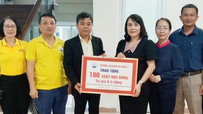 Колледж выделяет 6 миллиардов донгов на стипендии студентам из районов, пострадавших от наводнения.