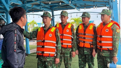 A Guarda de Fronteira Provincial de Khanh Hoa responde com urgência à tempestade nº 15.