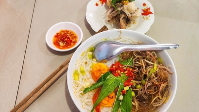 U Minh Thuong'da yılan balığı eriştesinin tatlı tadı