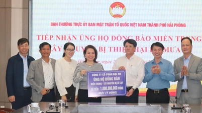 暴風雨と洪水の被害を受けた中部および中部高原地域の人々を支援するために約80億ドンを拠出