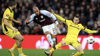 Europa League: Donyell Malen o duce pe Aston Villa în Top 3