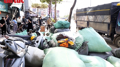 La solidaridad de los hanoi para ayudar a las víctimas de las inundaciones