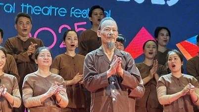 "고무 샌들을 신은 남자"를 통해 본 호치민 주석에 대한 알제리 지식인의 관점