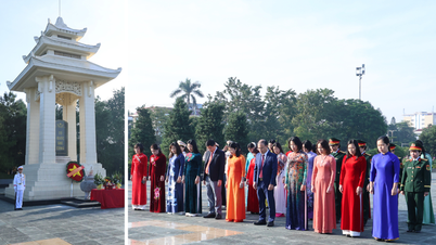 Delegatki uczestniczące w Kongresie Kobiet prowincji Bac Ninh ofiarowały kadzidło, aby uczcić bohaterskie męczennice.