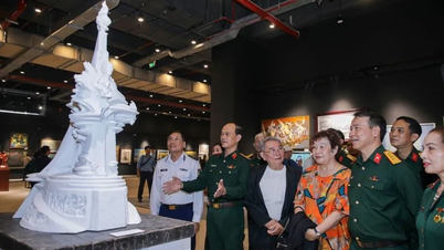 Hledáte vynikající umělecká díla o ozbrojených silách a revoluční válce?