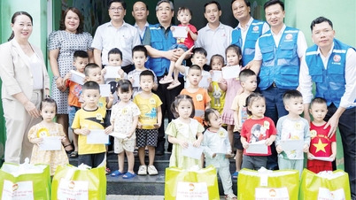 Cầu nối giữa Đảng, chính quyền với Nhân dân