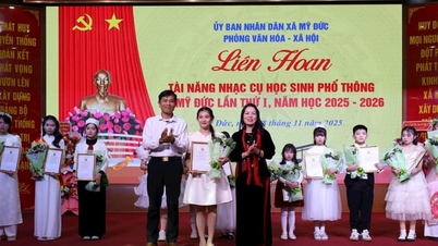 Den første My Duc Commune High School musikalske talentfestivalen