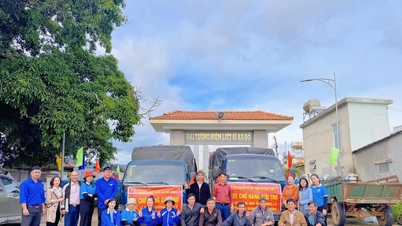 Uniunea Tineretului din Comuna Bao Lam 2 sprijină oamenii din zonele inundate din Ka Do, Hiep Thanh și D'Ran