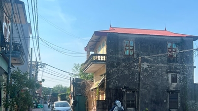 The Phung Xa - Phu Luu Te inter-commune road project remains unfinished due to land clearance problems.