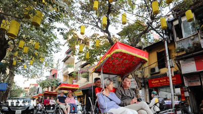 세계 관광은 11억 명의 국제 관광객으로 크게 회복되었습니다.