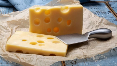 Особый опыт людей, которым приходится пробовать 40 видов сыра за один день