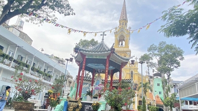 Kunjungan Natal ke gereja Tionghoa berusia 120 tahun di daerah Cho Lon