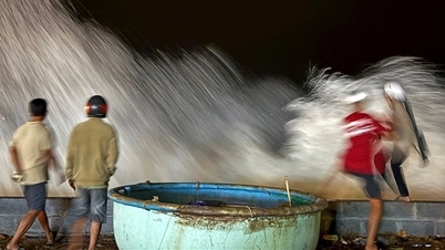Fale zatopiły łódź, pozostawiając jedną osobę zaginioną. Lam Dong zamknął morze, aby poradzić sobie z burzą.