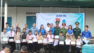 Orang yang menyalakan api pemuda di kawasan sempadan Lam Dong