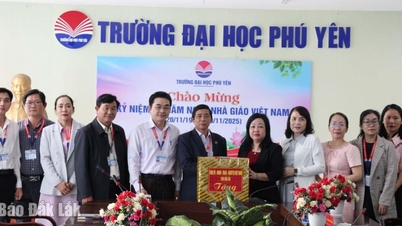 Phó Bí thư Thường trực Tỉnh ủy Cao Thị Hòa An thăm, làm việc với một số trường học ở phường Tuy Hòa