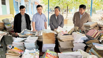 Wakil Sekretaris Komite Partai Provinsi Do Huu Huy: Sekolah dan siswa tidak boleh kekurangan buku dan peralatan mengajar.