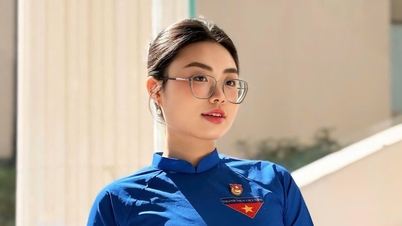 Siapakah pelajar perempuan Akademi Diplomatik yang berucap pada Ulang Tahun ke-50 Hari Kebangsaan Laos?