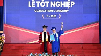 សាកលវិទ្យាល័យបច្ចេកវិទ្យាទីក្រុងហូជីមិញផ្តល់កិត្តិយសដល់និស្សិតដែលបានបញ្ចប់ការសិក្សាឆ្នើម