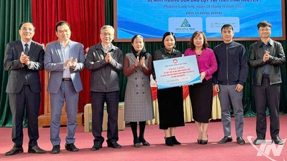 Выделение 170 миллионов донгов в качестве подарков студентам в пострадавших от наводнения районах провинции Тхай Нгуен