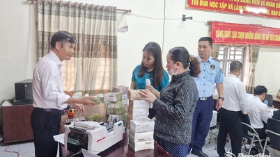 De första 38 hushållen fick kompensation för byggprojektet för återbosättningsområdet Bien Hoa - Vung Tau Expressway.