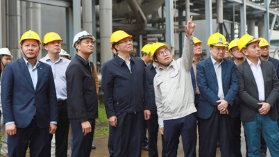 PetroVietnams ordförande Le Manh Hung arbetar med Binh Son Refining and Petrochemical Joint Stock Company