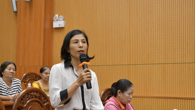 Velgerne foreslår å dele ut gratis Saigon Giai Phong-avisen til partimedlemmer med 40 års partimedlemskap.